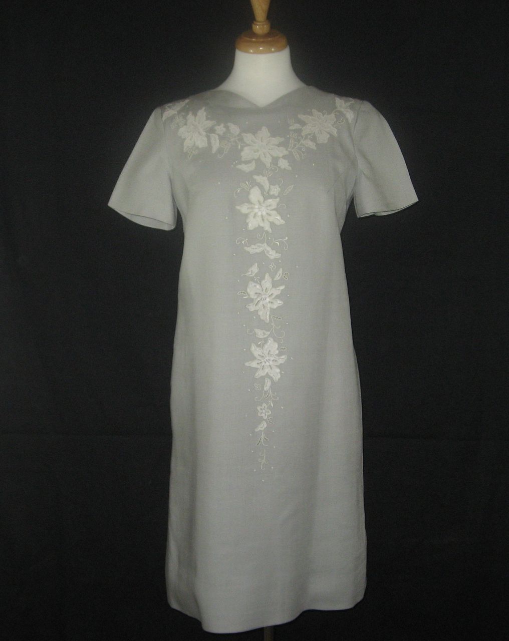 1960's Vintage Pale Gray Appliqued Cut Work Sheath Dress 1960's Vintage Pale Gray Appliqued Cut Work Sheath Dress