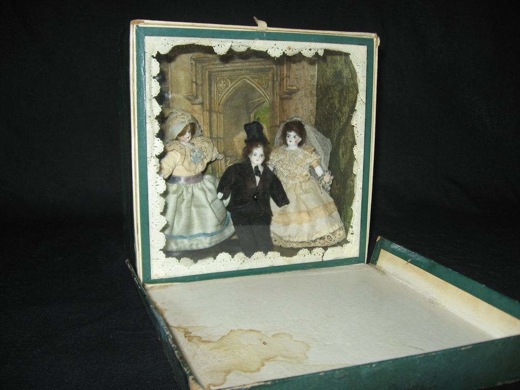 Antique Bride & Groom Wedding Room Box - Early 1900's Antique Bride & Groom Wedding Room Box - Early 1900's