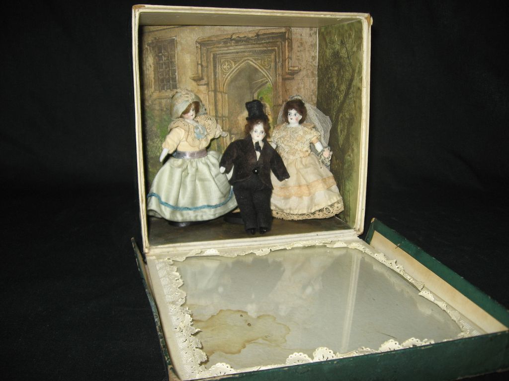 Antique Bride & Groom Wedding Room Box - Early 1900's Antique Bride & Groom Wedding Room Box - Early 1900's