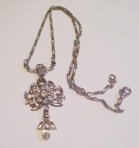 Lovely Sparkling Dainty Rhinestone Flower Pendant Lovely Sparkling Dainty Rhinestone Flower Pendant