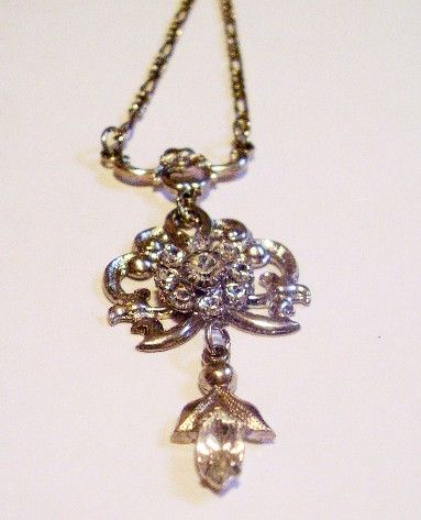 Lovely Sparkling Dainty Rhinestone Flower Pendant Lovely Sparkling Dainty Rhinestone Flower Pendant