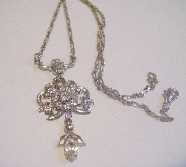 Lovely Sparkling Dainty Rhinestone Flower Pendant Lovely Sparkling Dainty Rhinestone Flower Pendant