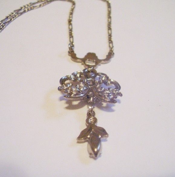Lovely Sparkling Dainty Rhinestone Flower Pendant Lovely Sparkling Dainty Rhinestone Flower Pendant