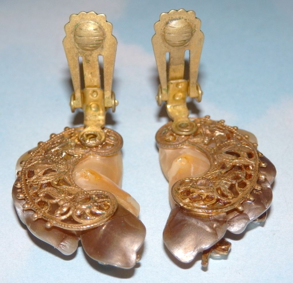 Vintage Clear Rhinestone Cream Tan Plastic Leaf Flower Filigree Earrings Vintage Clear Rhinestone Cream Tan Plastic Leaf Flower Filigree Earrings