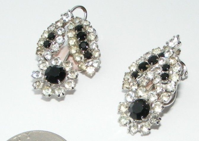 Vintage EMMONS Black and Clear Rhinestone Flower Earrings Vintage EMMONS Black and Clear Rhinestone Flower Earrings