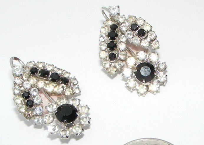 Vintage EMMONS Black and Clear Rhinestone Flower Earrings Vintage EMMONS Black and Clear Rhinestone Flower Earrings