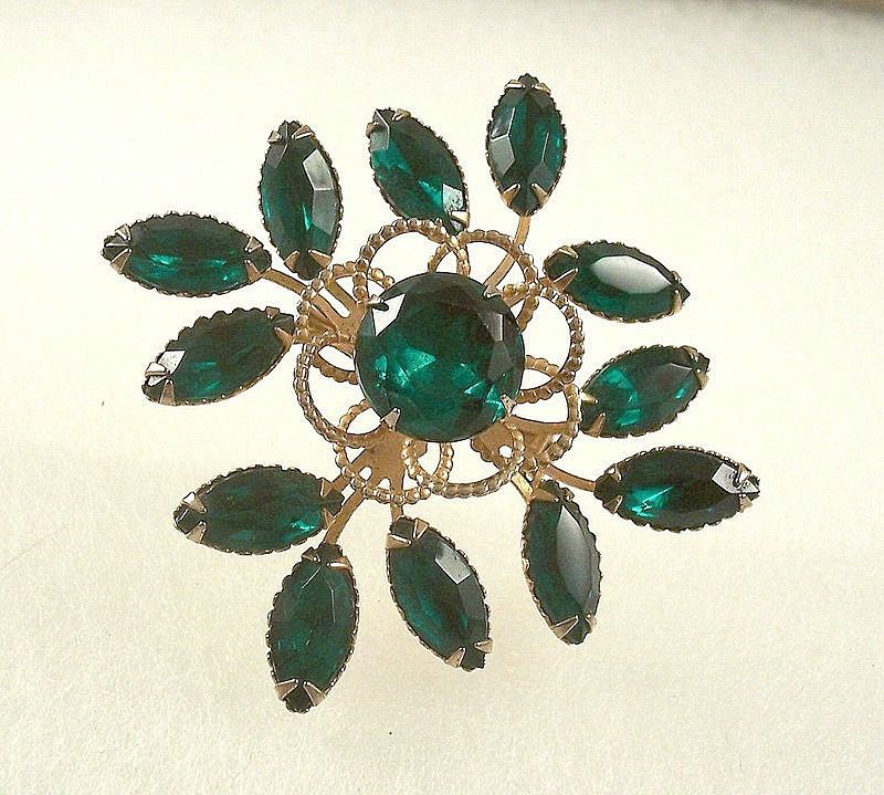 Stunning Vintage Layered Green Rhinestone Brooch Stunning Vintage Layered Green Rhinestone Brooch