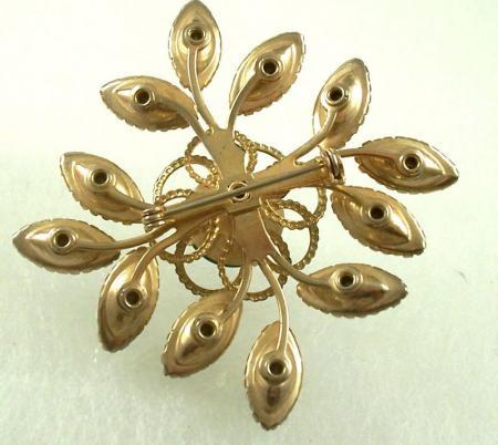 Stunning Vintage Layered Green Rhinestone Brooch Stunning Vintage Layered Green Rhinestone Brooch