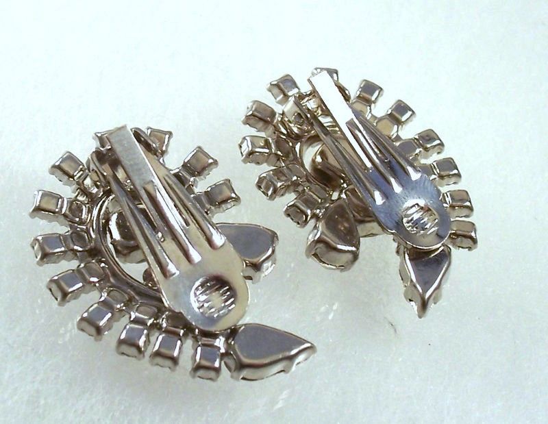 Stunning Vintage Clear Rhinestone Earrings Stunning Vintage Clear Rhinestone Earrings
