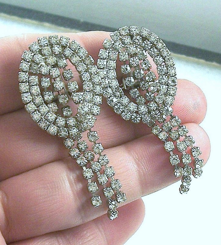 Vintage Clear Rhinestone Dangling Clip Earrings Vintage Clear Rhinestone Dangling Clip Earrings