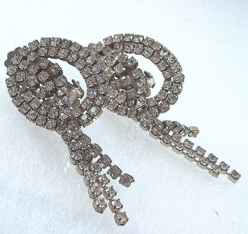Vintage Clear Rhinestone Dangling Clip Earrings Vintage Clear Rhinestone Dangling Clip Earrings