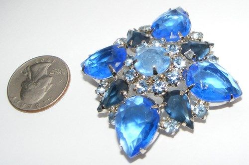 Stunning Vintage Shades of Blue Rhinestone Brooch Stunning Vintage Shades of Blue Rhinestone Brooch