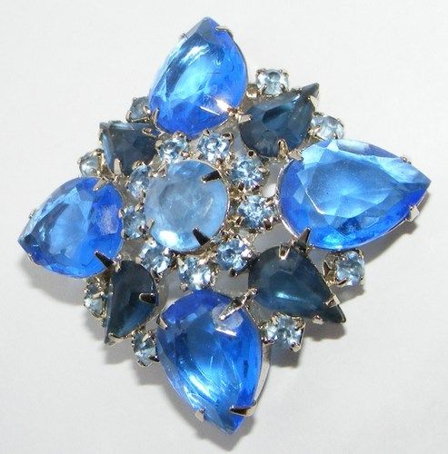 Stunning Vintage Shades of Blue Rhinestone Brooch Stunning Vintage Shades of Blue Rhinestone Brooch