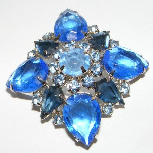 Stunning Vintage Shades of Blue Rhinestone Brooch Stunning Vintage Shades of Blue Rhinestone Brooch