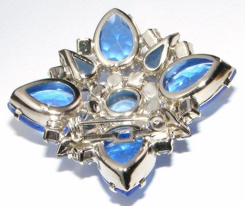 Stunning Vintage Shades of Blue Rhinestone Brooch Stunning Vintage Shades of Blue Rhinestone Brooch