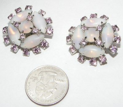 Vintage Pale Purple Rhinestone and Art Glass Stone Earrings Vintage Pale Purple Rhinestone and Art Glass Stone Earrings