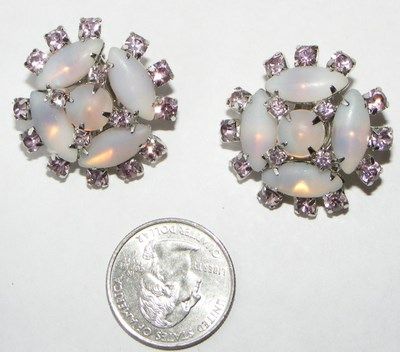 Vintage Pale Purple Rhinestone and Art Glass Stone Earrings Vintage Pale Purple Rhinestone and Art Glass Stone Earrings