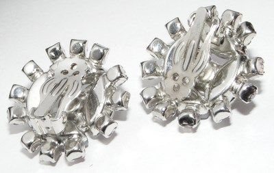 Vintage Pale Purple Rhinestone and Art Glass Stone Earrings Vintage Pale Purple Rhinestone and Art Glass Stone Earrings