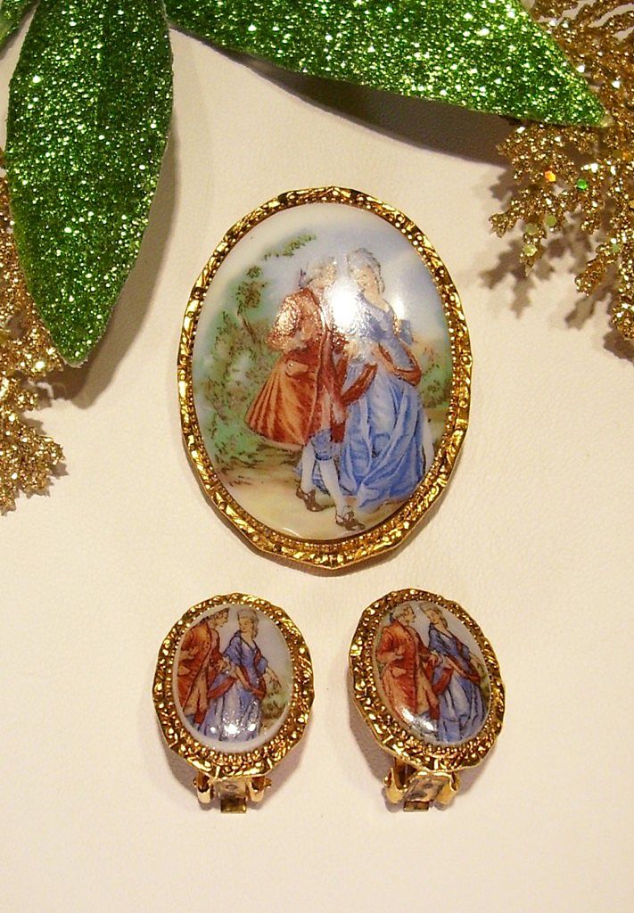 Lovely Glass Colonial Courting Scene Brooch - Pin Set Lovely Glass Colonial Courting Scene Brooch - Pin Set