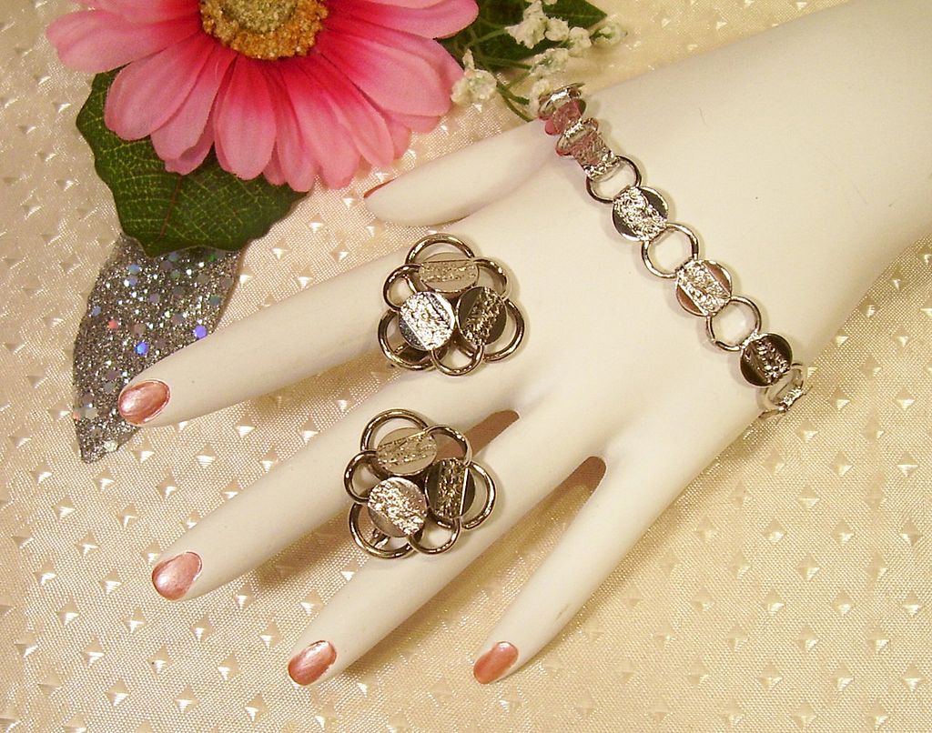 Sarah Coventry~ Classic *Young & Gay* Bracelet Set Sarah Coventry~ Classic *Young & Gay* Bracelet Set