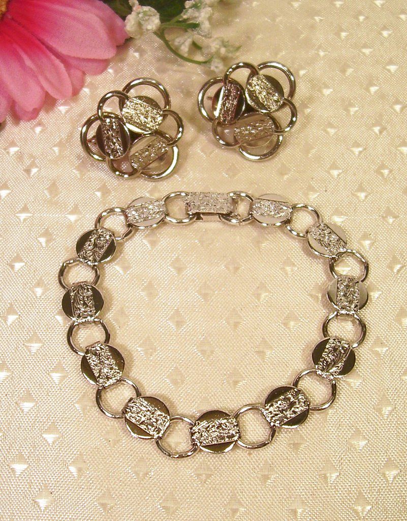 Sarah Coventry~ Classic *Young & Gay* Bracelet Set Sarah Coventry~ Classic *Young & Gay* Bracelet Set