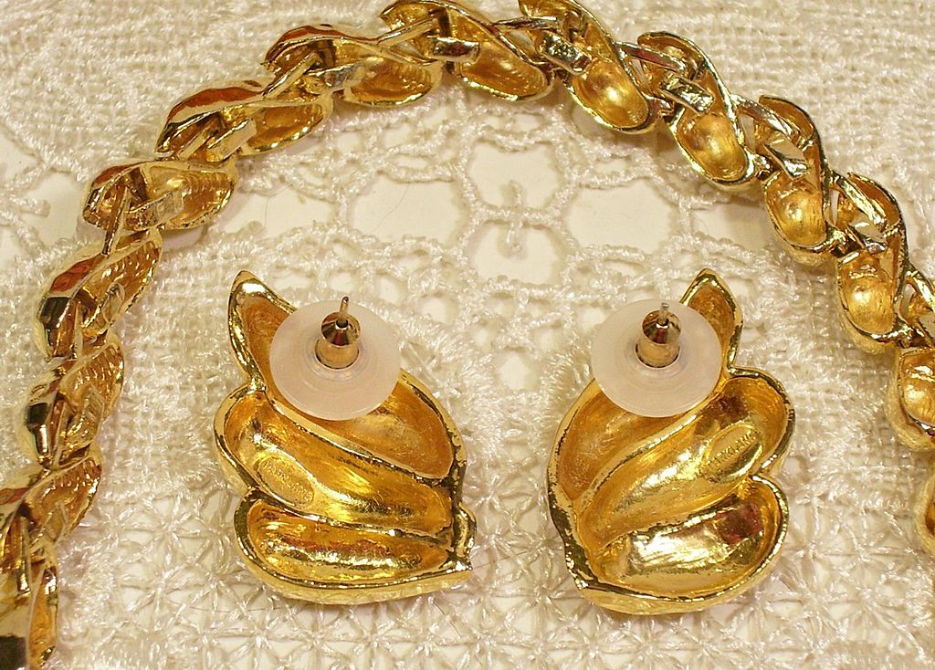 Park Lane Gold-tone Hammered Bracelet Earring Set! Park Lane Gold-tone Hammered Bracelet Earring Set!