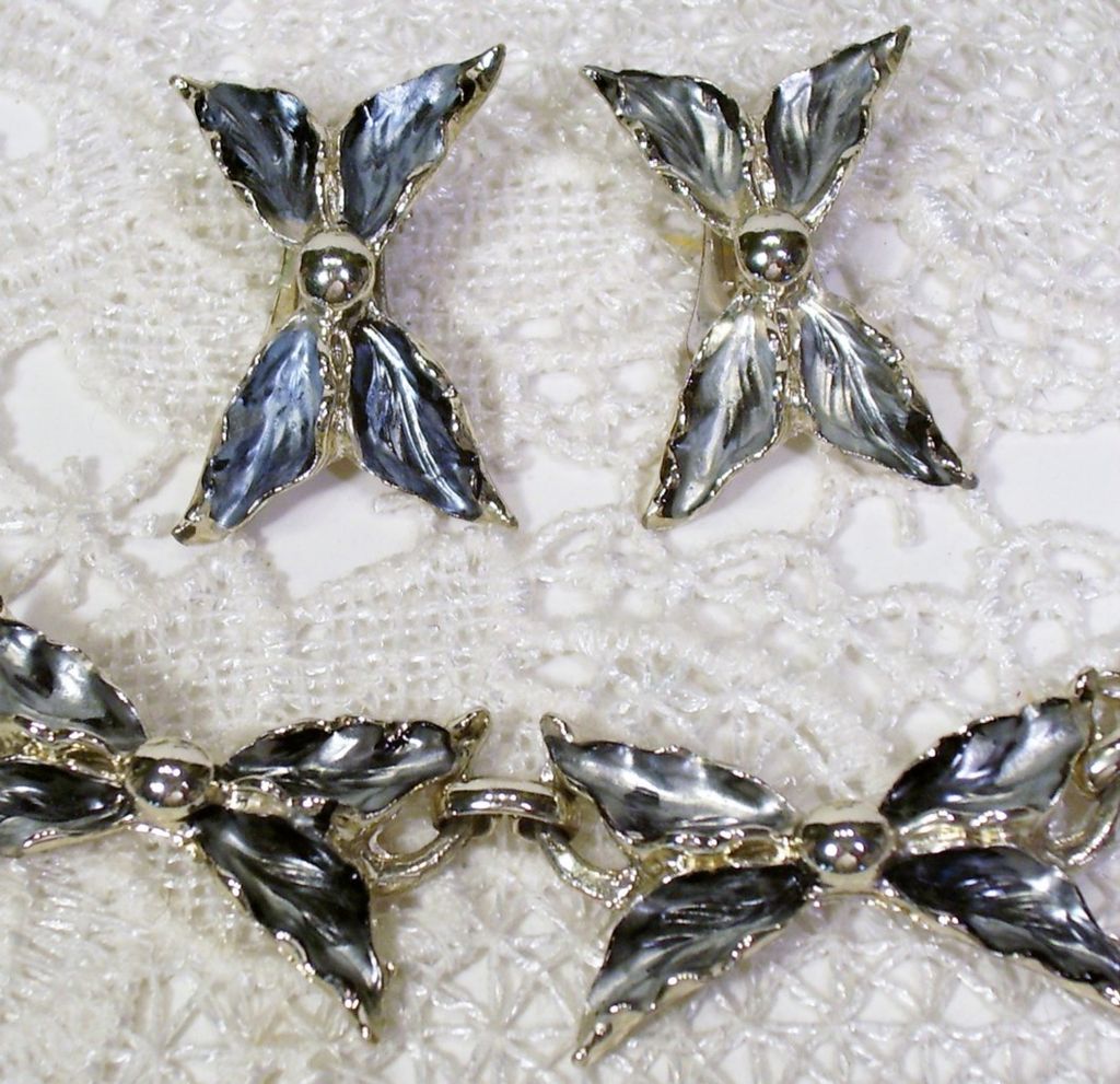 Silvery Grey Black Enamel Bow Necklace Earring Set Silvery Grey Black Enamel Bow Necklace Earring Set