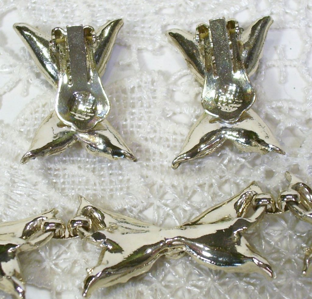 Silvery Grey Black Enamel Bow Necklace Earring Set Silvery Grey Black Enamel Bow Necklace Earring Set