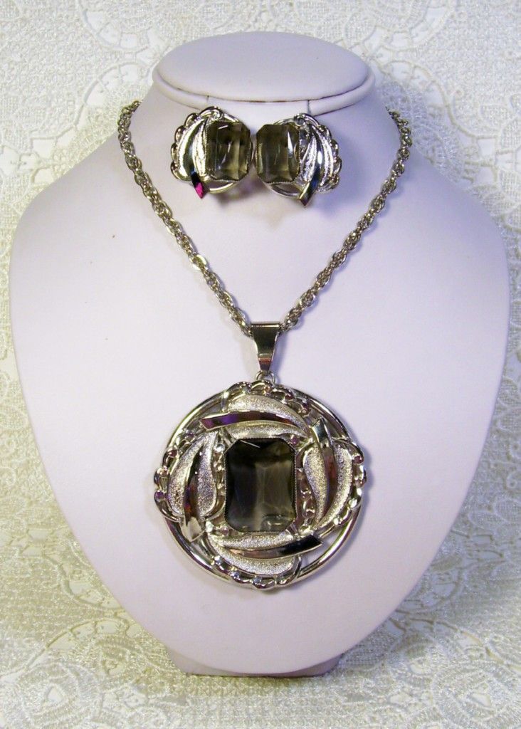 List on E-Bay Silvery Large Smokey Rhinestone Necklace Set List on E-Bay Silvery Large Smokey Rhinestone Necklace Set