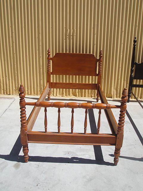 American Maple Twin Bed Vintage Furniture American Maple Twin Bed Vintage Furniture