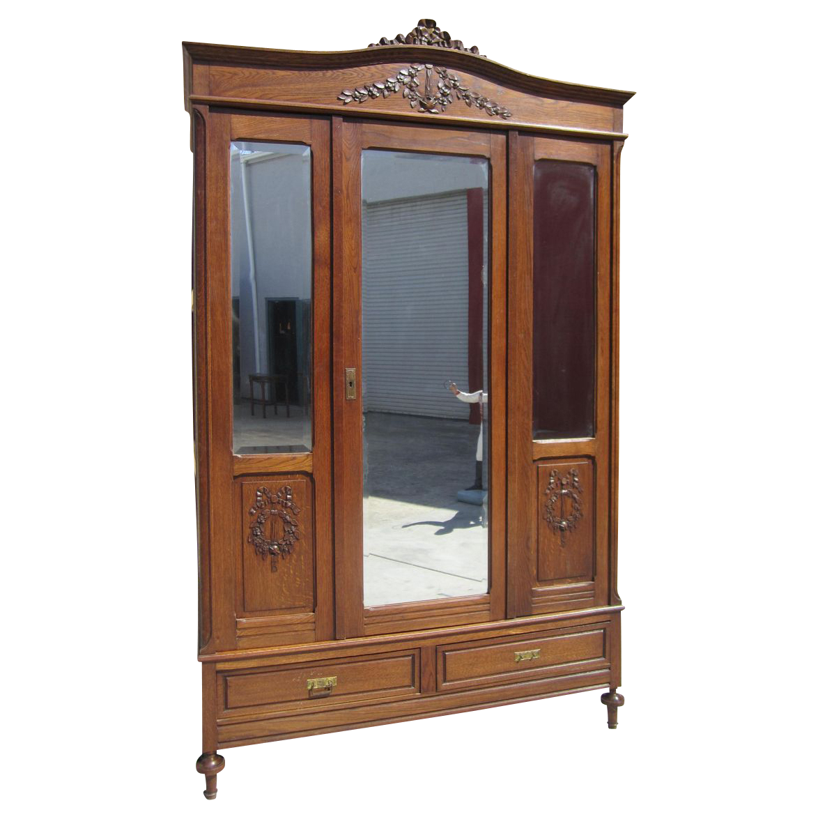Antique Furniture French Antique Armoire! Antique Furniture French Antique Armoire!