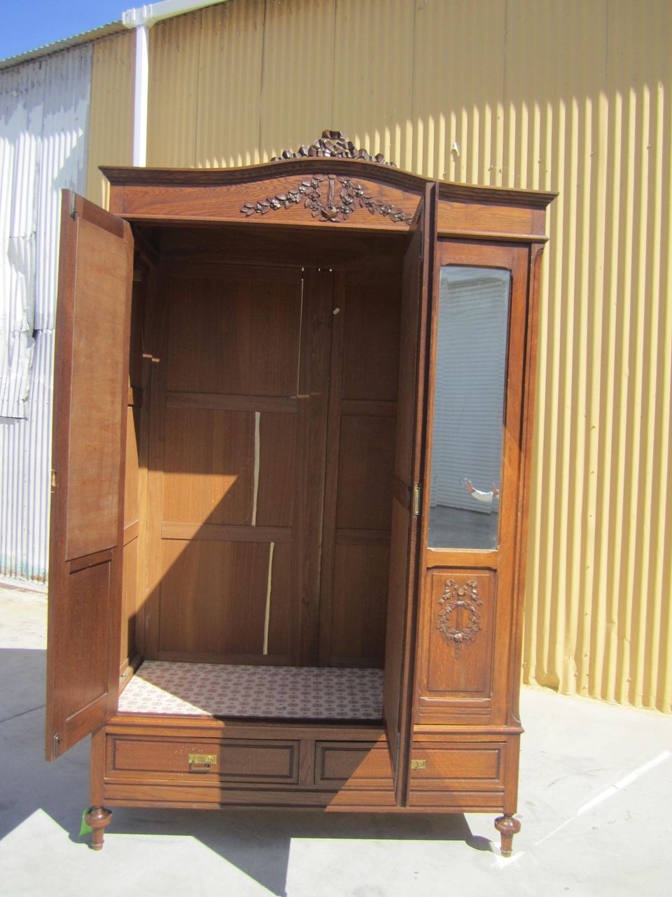 Antique Furniture French Antique Armoire! Antique Furniture French Antique Armoire!