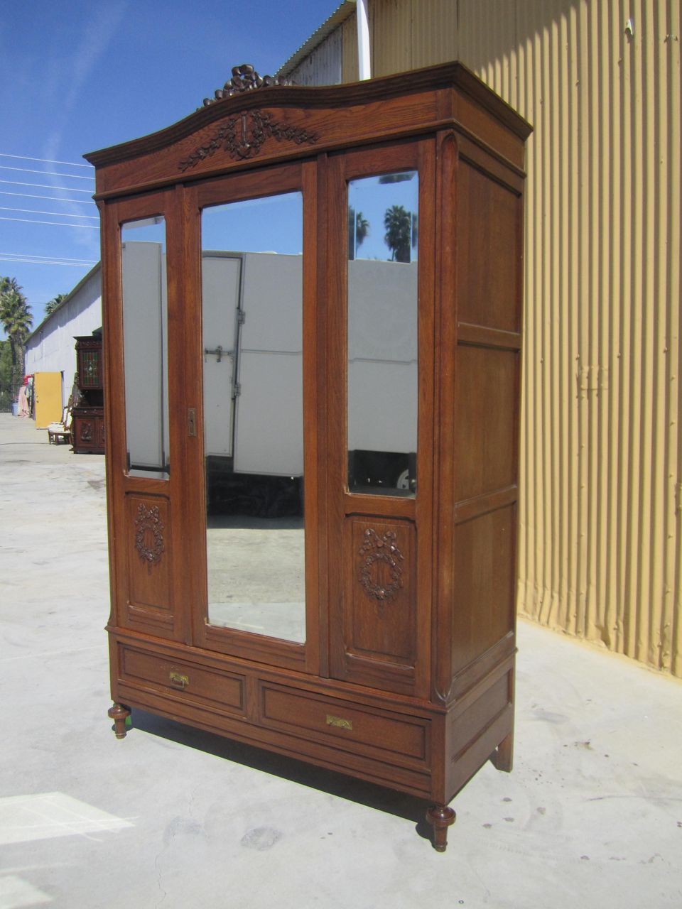 Antique Furniture French Antique Armoire! Antique Furniture French Antique Armoire!