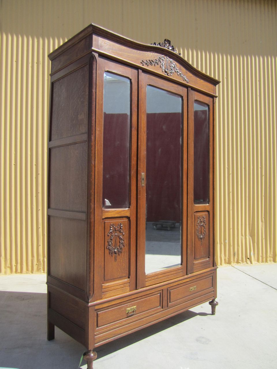 Antique Furniture French Antique Armoire! Antique Furniture French Antique Armoire!