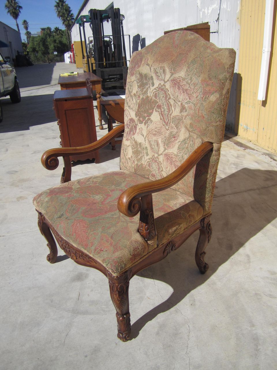 Vintage Carved High Back Armchair Fire Side Chair! Vintage Carved High Back Armchair Fire Side Chair!