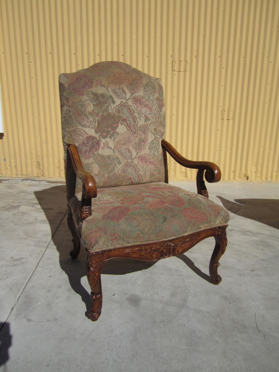 Vintage Carved High Back Armchair Fire Side Chair! Vintage Carved High Back Armchair Fire Side Chair!