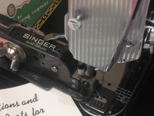 SINGER Featherweight 221, 222K sewing machine attachment makes Buttonholes SINGER Featherweight 221, 222K sewing machine attachment makes Buttonholes