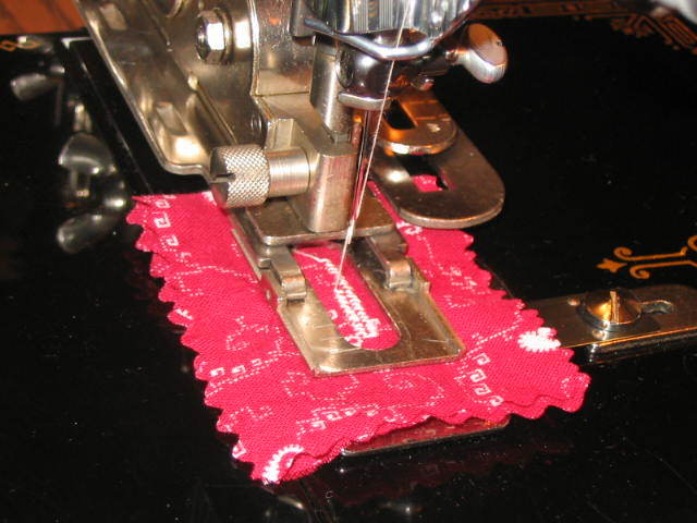 SINGER Featherweight 221, 222K sewing machine attachment makes Buttonholes SINGER Featherweight 221, 222K sewing machine attachment makes Buttonholes