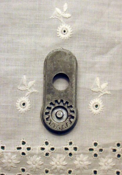Singer 221 301 Buttonhole sewing machine attachment EXTRAS + eyelet Singer 221 301 Buttonhole sewing machine attachment EXTRAS + eyelet