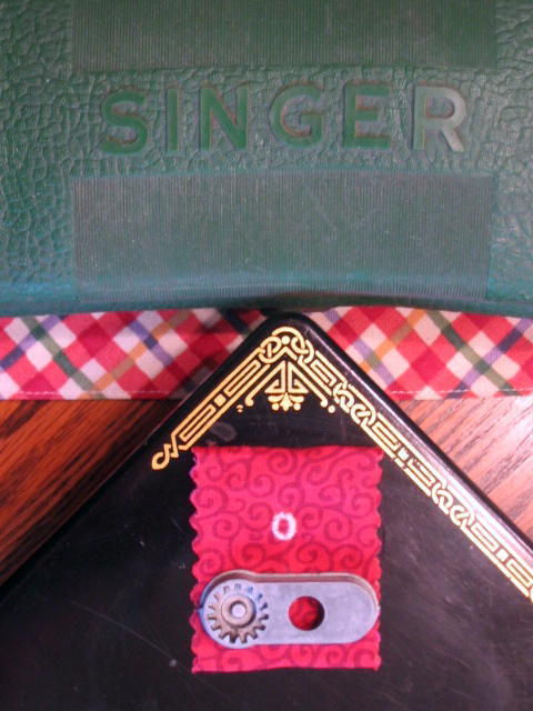 Singer 221 301 Buttonhole sewing machine attachment EXTRAS + eyelet Singer 221 301 Buttonhole sewing machine attachment EXTRAS + eyelet