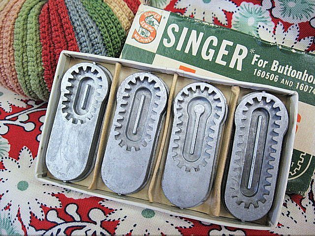 Singer 221 301 Buttonhole sewing machine attachment EXTRAS + eyelet Singer 221 301 Buttonhole sewing machine attachment EXTRAS + eyelet