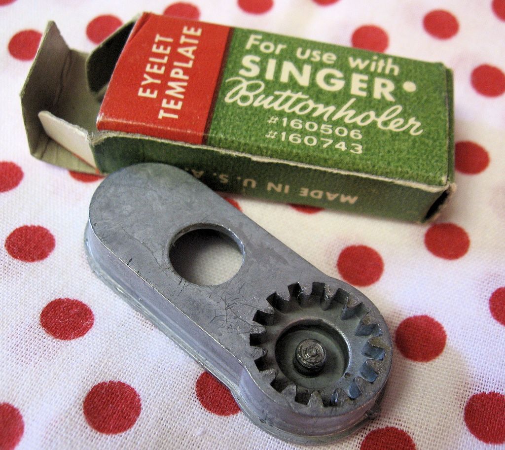 Singer 221 301 Buttonhole sewing machine attachment EXTRAS + eyelet Singer 221 301 Buttonhole sewing machine attachment EXTRAS + eyelet