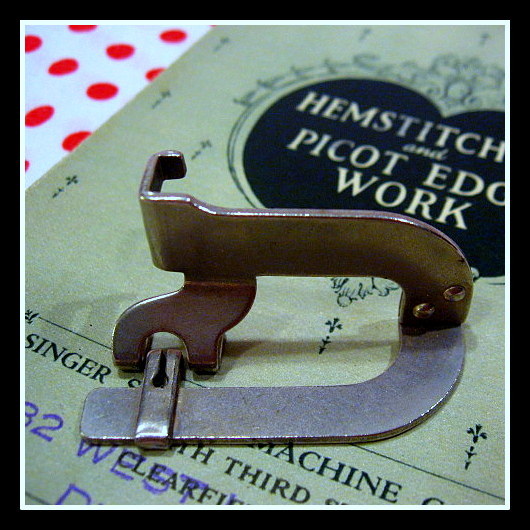 Singer False Hemstitching sewing machine Foot w/ copy of rare Advertisement Singer False Hemstitching sewing machine Foot w/ copy of rare Advertisement