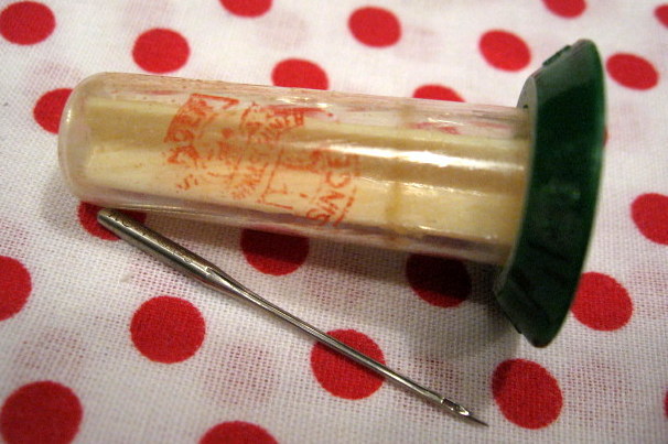 Ultra-scarce vintage Singer needle case Etui from Germany Ultra-scarce vintage Singer needle case Etui from Germany