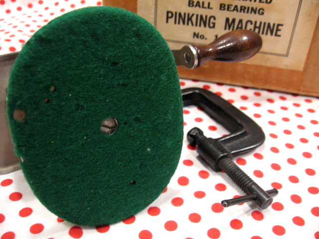 Vintage Singer Sewing PINKER Hand Crank Pinking machine Vintage Singer Sewing PINKER Hand Crank Pinking machine