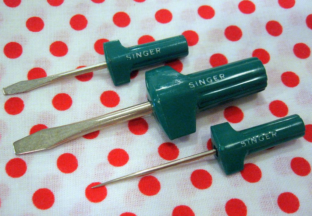 Genuine SINGER Screwdrivers & Stiletto for attachment adjustment & Sewing Machine maintenance Genuine SINGER Screwdrivers & Stiletto for attachment adjustment & Sewing Machine maintenance