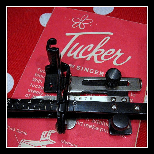 Singer sewing machine attachment Blackside Pintuck TUCKER fits 99, 221 Singer sewing machine attachment Blackside Pintuck TUCKER fits 99, 221