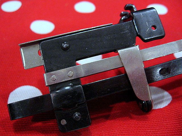 Singer sewing machine attachment Blackside Pintuck TUCKER fits 99, 221 Singer sewing machine attachment Blackside Pintuck TUCKER fits 99, 221