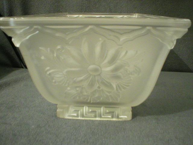 American "Verlys" Console Bowl in Floral Pattern American "Verlys" Console Bowl in Floral Pattern