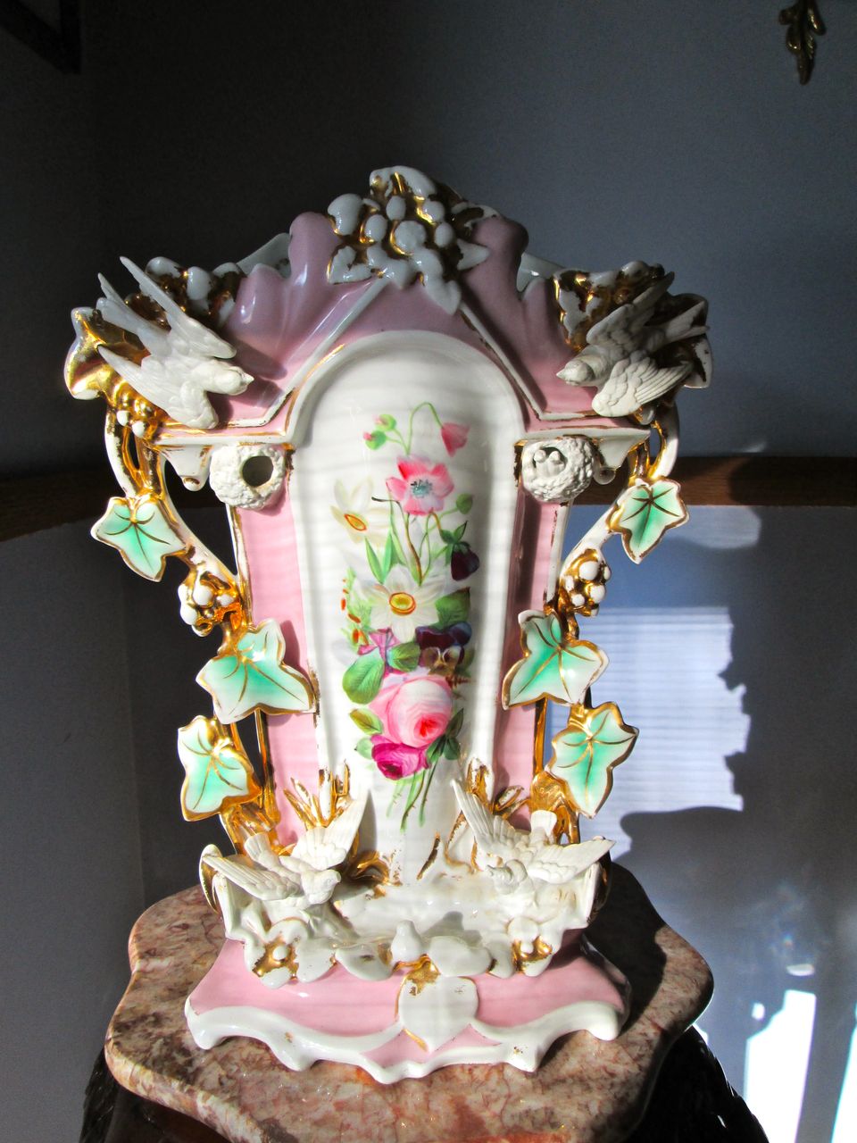 Old Paris Porcelain Fan Flair Vase Old Paris Porcelain Fan Flair Vase